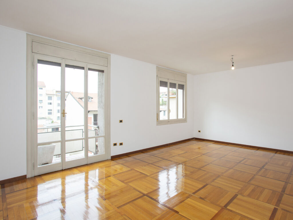 4 LOCALI PIANO ALTO CON BALCONI