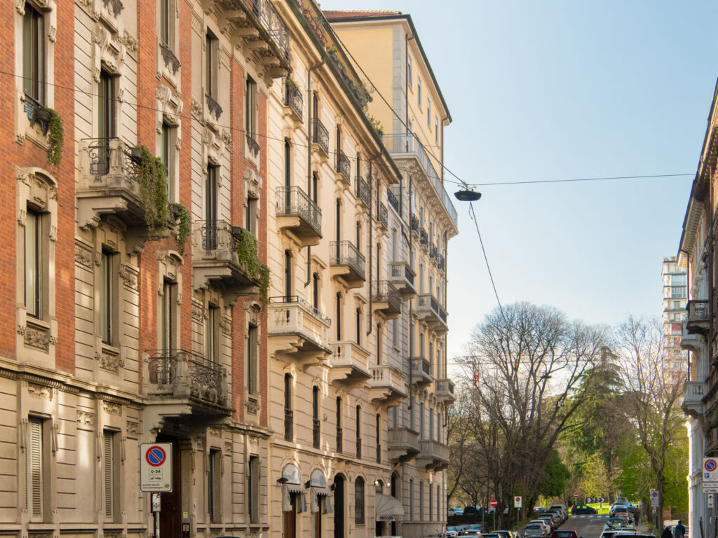 4 LOCALI ULTIMO PIANO CON 2 BALCONATE