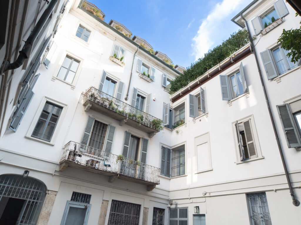 2 LOCALI CON CUCINA SEPARATA