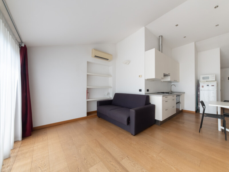 MONOLOCALE CON TERRAZZO
