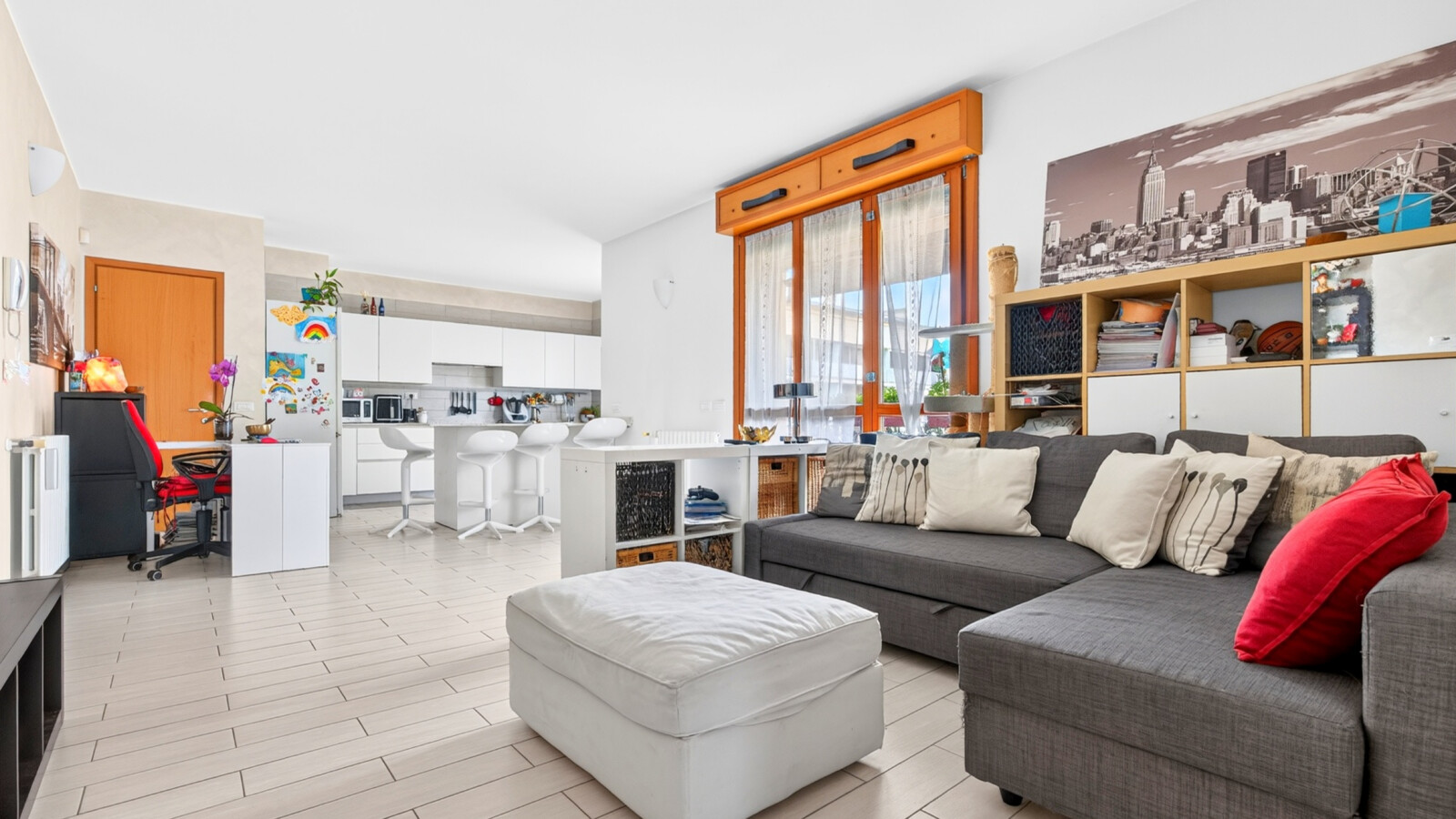 TRE LOCALI PIANO ALTO CON BALCONE E DOPPI SERVIZI