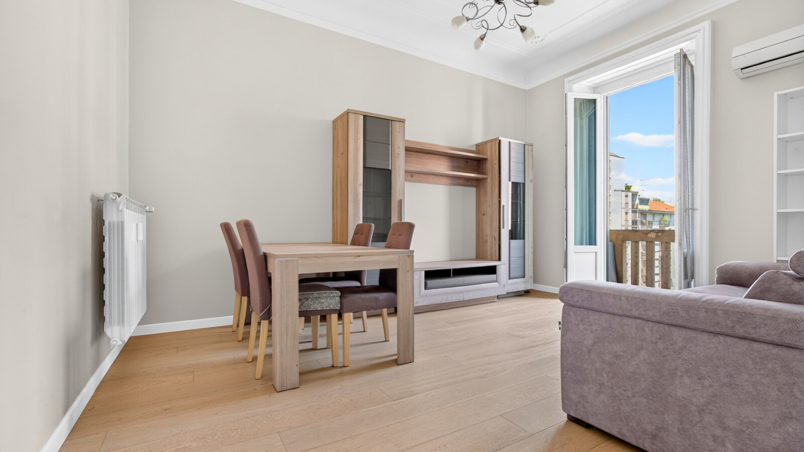 DUE LOCALI PIANO ALTO CON BALCONE