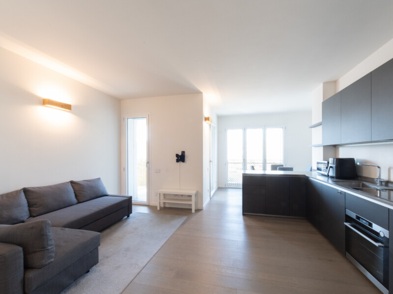 TRE LOCALI CON TERRAZZO