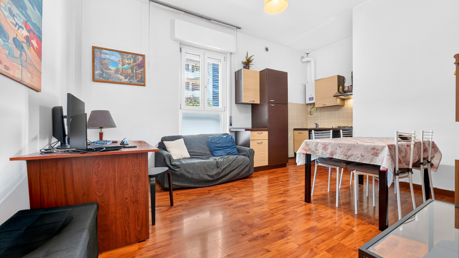 AMPIO DUE LOCALI CON BAGNO FINESTRATO